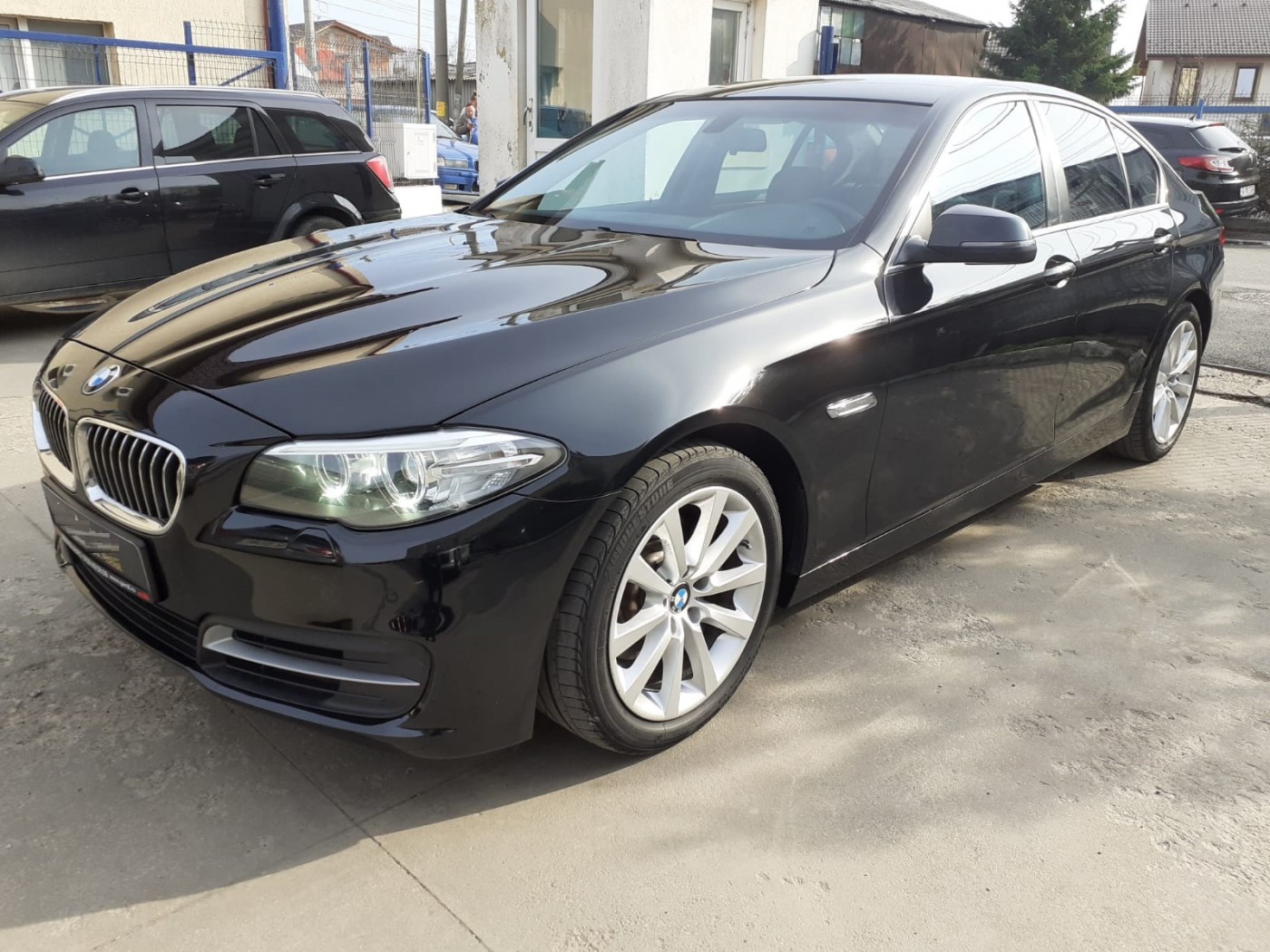 BMW 520 163 CP 19490 €, 140815 km, anul 2014, culoare negru