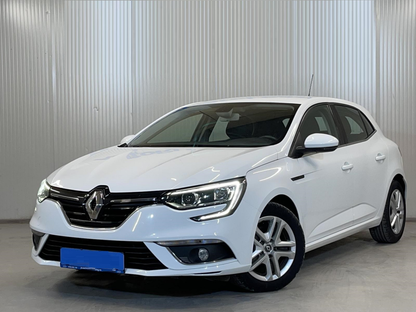Renault Megane  110 CP   - 12490 €,   127050 km,  anul 2018,  culoare alb 