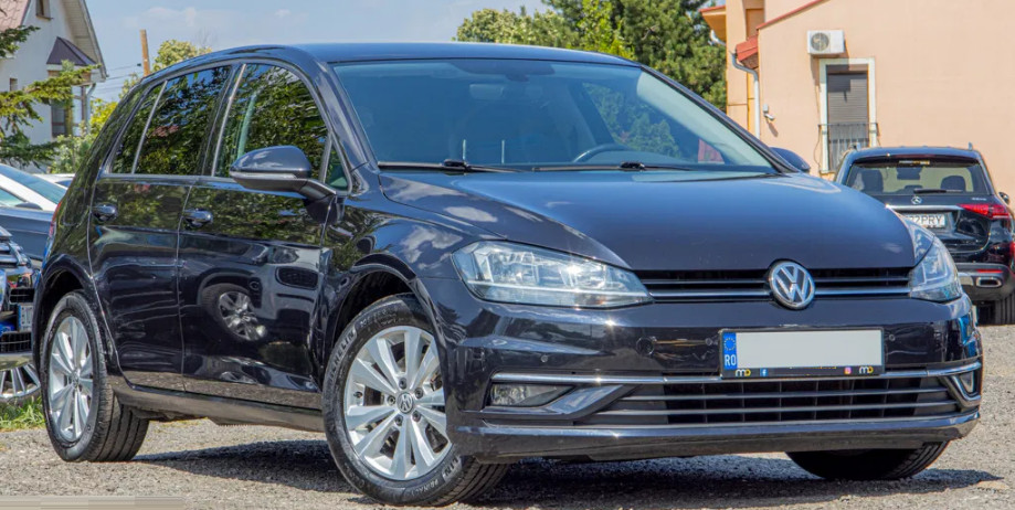 Volkswagen Golf  116 CP   - 17648 €,   100000 km,  anul 2017,  culoare negru 