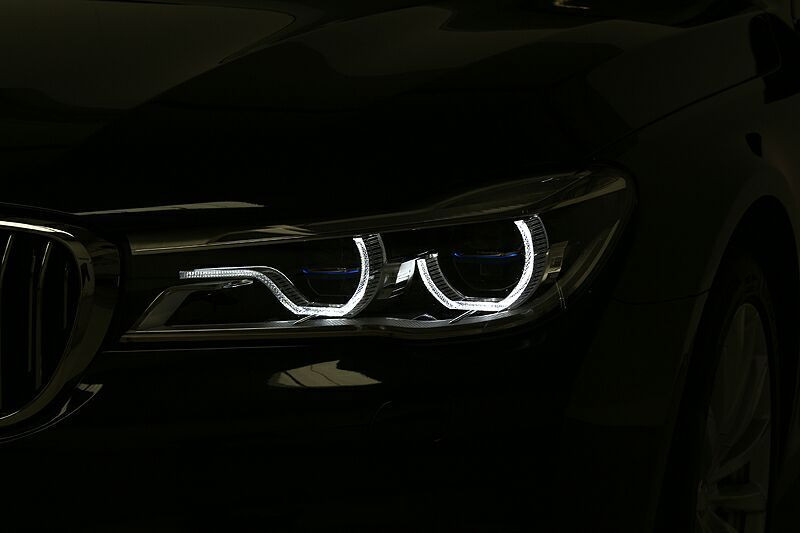 BMW 730  265 CP   - 52740 €,   81900 km,  anul 2018,  culoare negru 