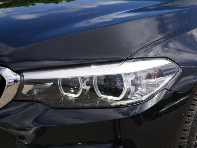 BMW 540  320 CP   - 41750 €,   136680 km,  anul 2017,  culoare negru 