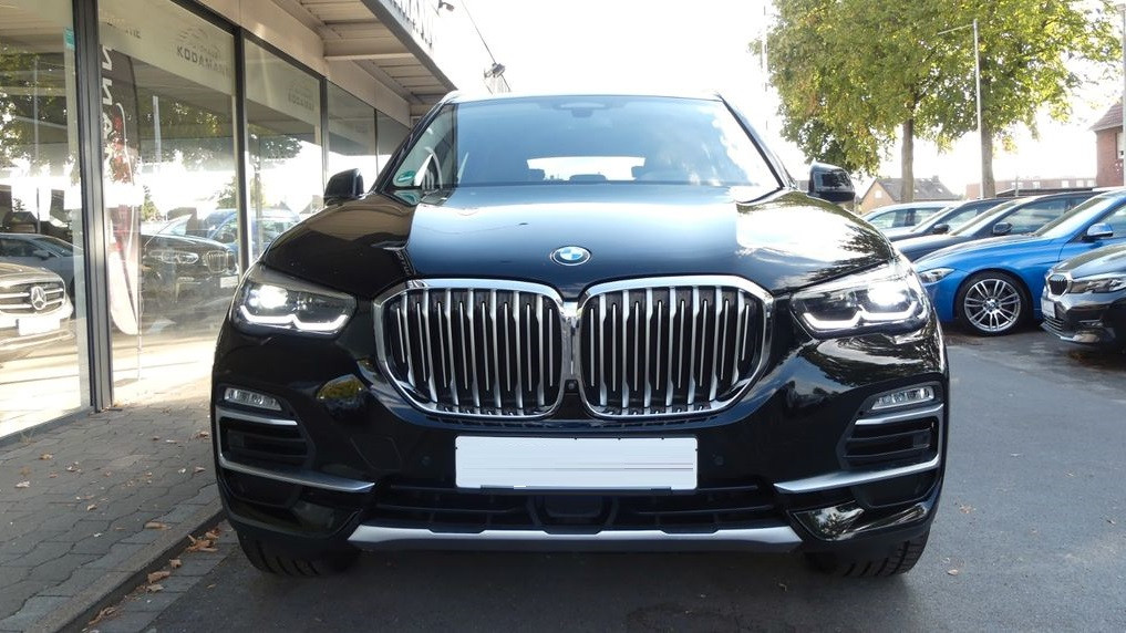 BMW X5  265 CP   - 68150 €,   79190 km,  anul 2019,  culoare negru 