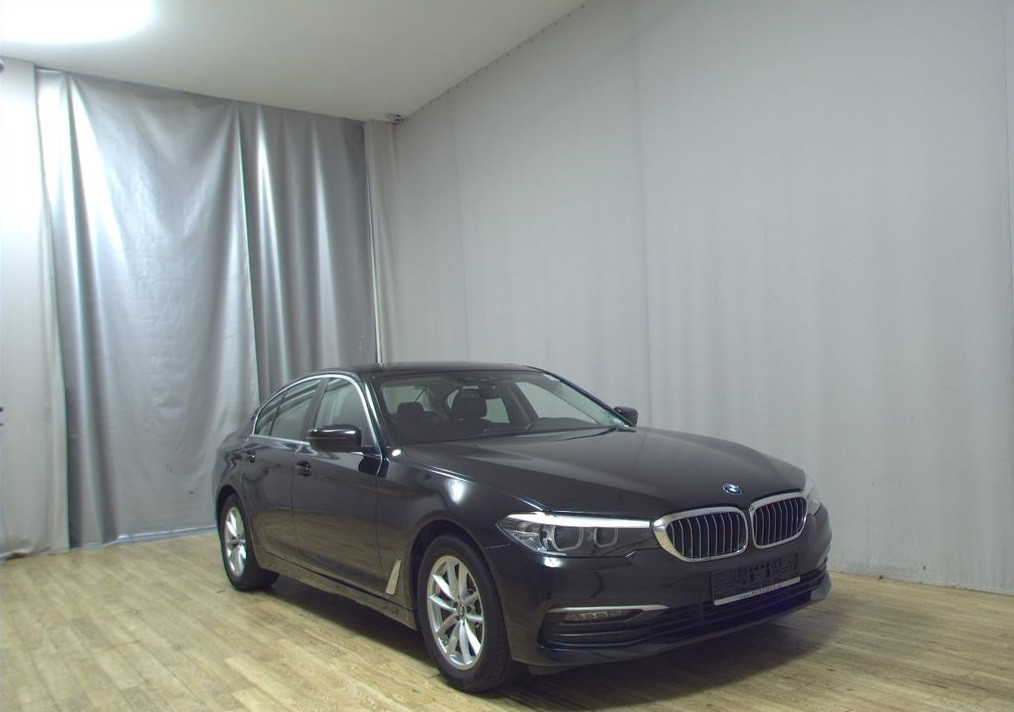 BMW 520  190 CP   - 36380 €,   116400 km,  anul 2018,  culoare negru 