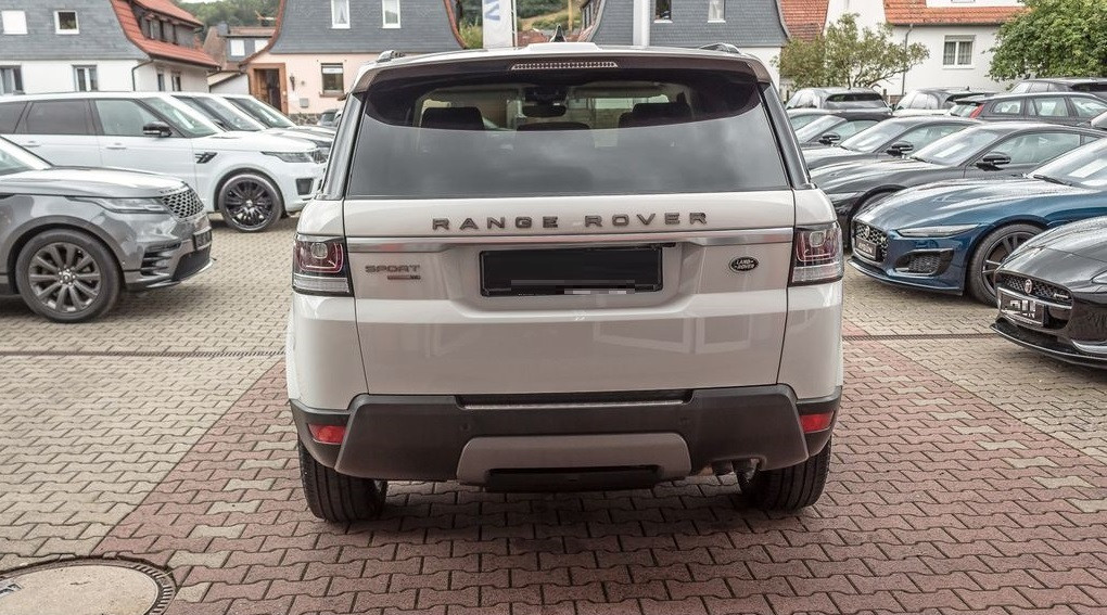 Land Rover Range Rover Sport  241 CP   - 56200 €,   81680 km,  anul 2017,  culoare alb 