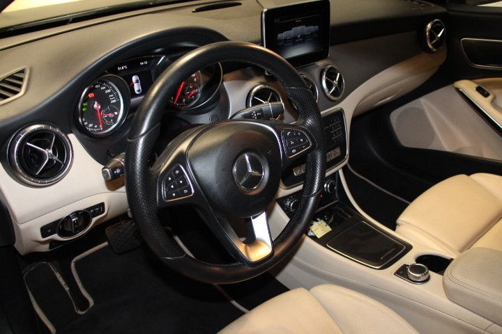 Mercedes Benz CLA  177 CP   - 28090 €,   149850 km,  anul 2018,  culoare maro 