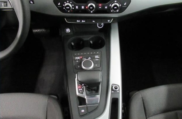 Audi A4  150 CP   - 25390 €,   136150 km,  anul 2018,  culoare negru 