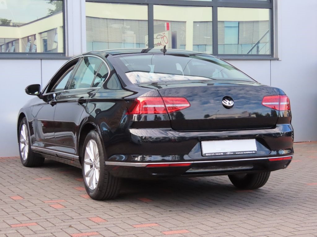Volkswagen Passat  150 CP   - 23400 €,   198790 km,  anul 2017,  culoare negru 