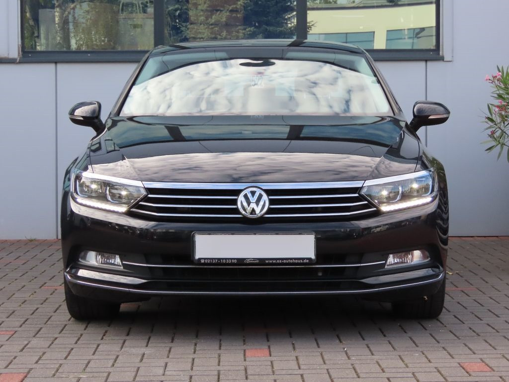 Volkswagen Passat  150 CP   - 23400 €,   198790 km,  anul 2017,  culoare negru 